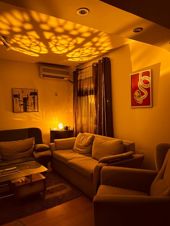 Simple Tips for Creating a Cozy and Inviting Home Atmosphere